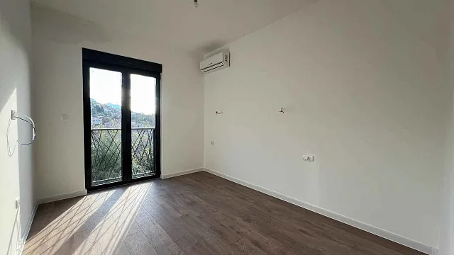Zwei helle Wohnungen zum Verkauf in Tivat nahe dem Zentrum — photo 5